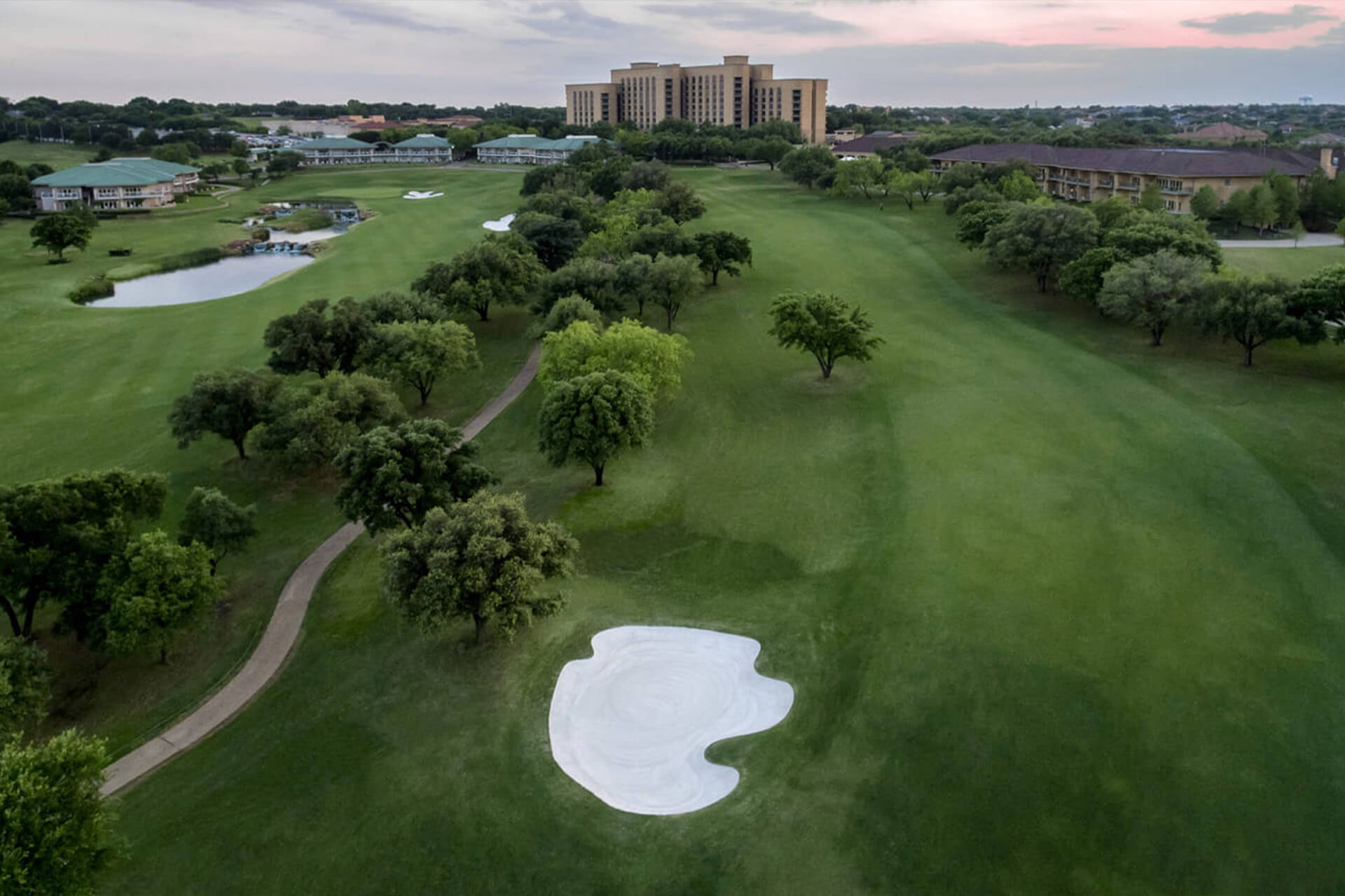Century Golf와 HKI, Las Colinas의 Four Seasons Golf & Sports Club 인수